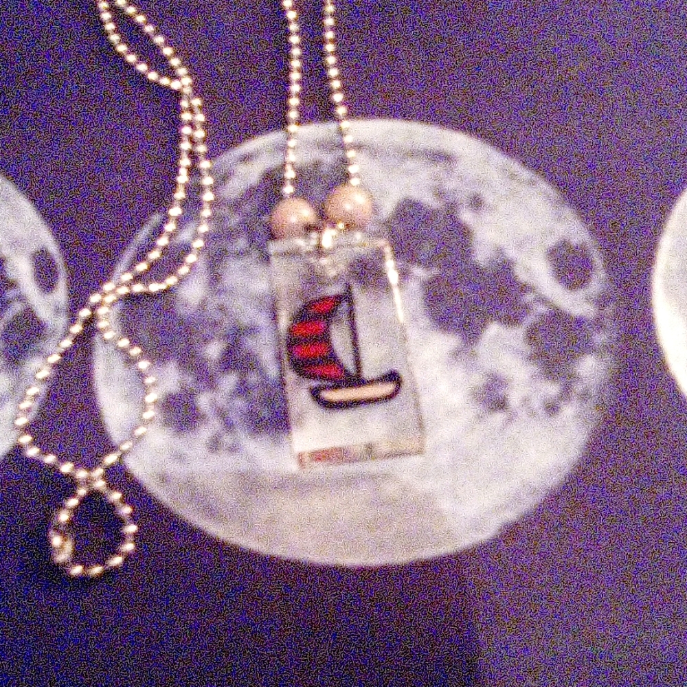 4/ $10 Cute sail boat necklace